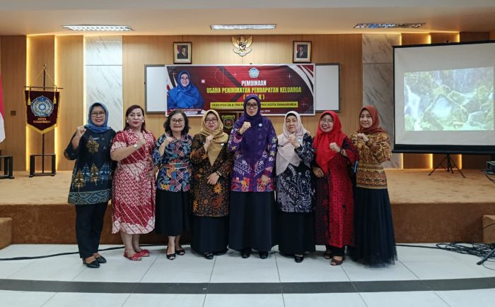 PKK Samarinda menggelar kegiatan pemberdayaan keluarga di Aula Dinas Perpustakaan dan Kearsipan Kota Samarinda, Jalan Kesuma Bangsa, Kamis (30/10/2025), dihadiri oleh Wakil Ketua I Bidang Pembinaan Karakter Keluarga TP PKK Kota Samarinda, El Nova Saifuddin Zuhri. (POJOKNEGERI.COM)