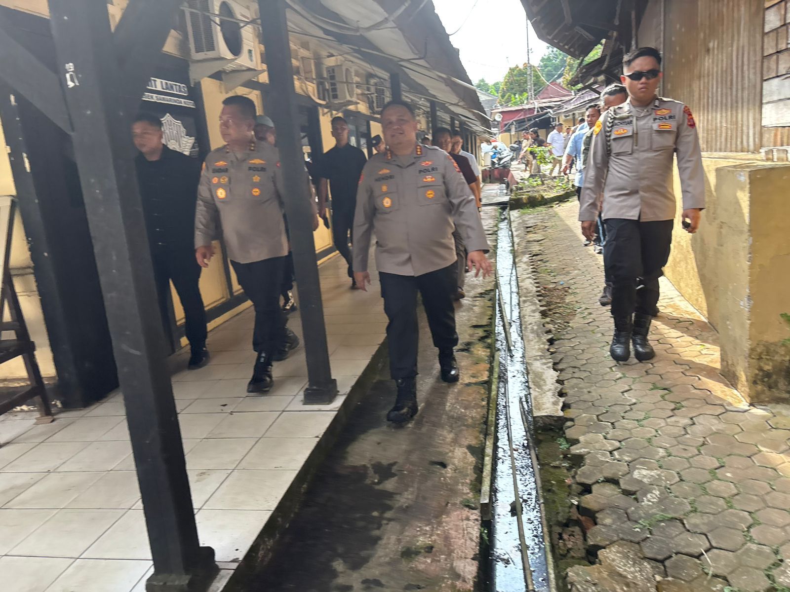 Kapolda Kalimantan Timur Irjen Pol Endar Priantoro saat meninjau lokasi sel tahanan Polsek Samarinda Kota. IST Pojok Negeri