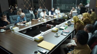 Rapat pemaparan hasil konsep Integrated City Planning (ICP) yang digelar pada Senin (3/11/2025), Pemkot menegaskan komitmennya untuk menciptakan tata ruang kota yang terintegrasi dengan kawasan strategis, termasuk Ibu Kota Nusantara (IKN). (Dokpim Pemkot Samarinda)