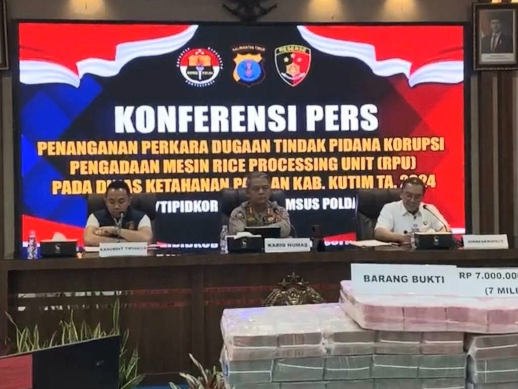 Konferensi pers kasus korupsi mesin RPU Kutim yang dipimpin Dirreskrimsus Polda Kaltim Kombes Pol Dr. Bambang Yugo Pamungkas