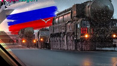 Pemuatan rudal balistik antarbenua RS-24 Yars ke dalam peluncur silo bawah tanah