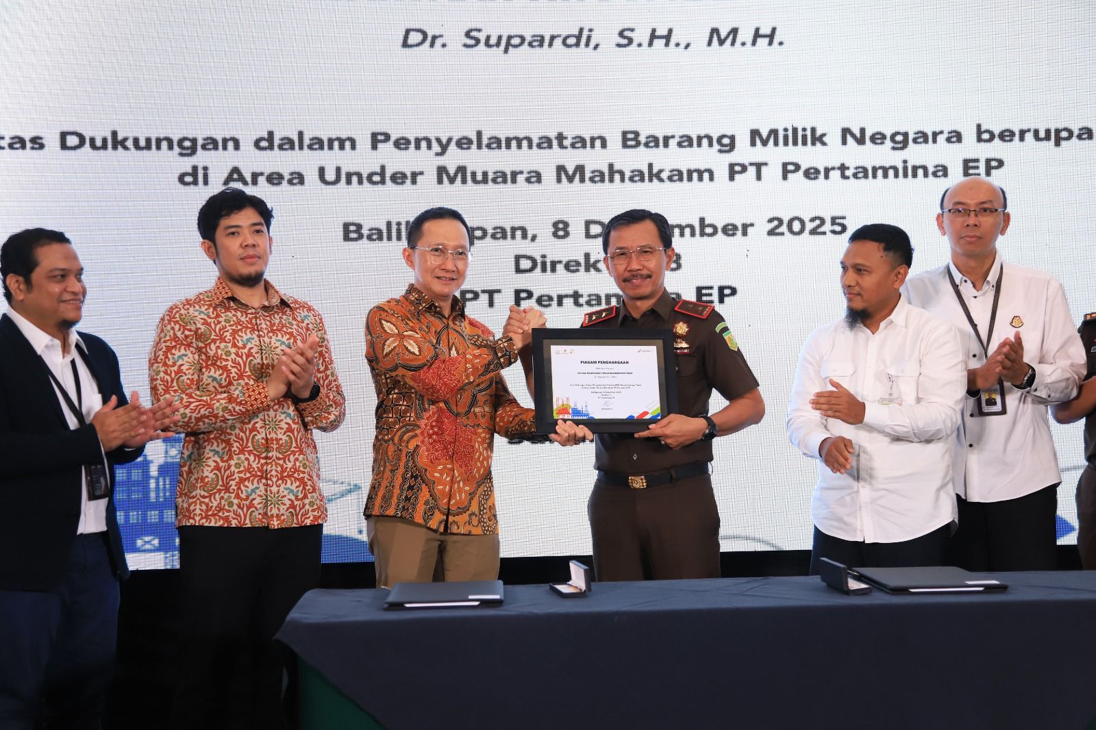 Penandatanganan kerjasama Kejati Kaltim dengan Pertamina Hulu Indonesia untuk penguatan sektor hukum dan pengamanan aset migas negara. (IST)