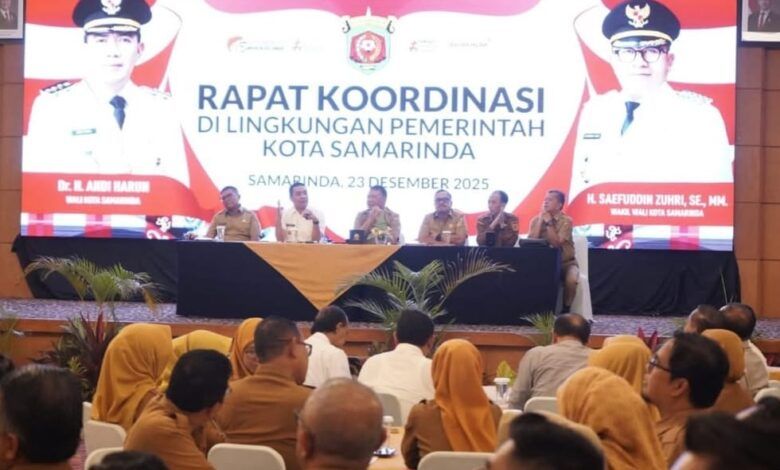 Suasana rapat koordinasi di lingkungan Pemerintah Kota Samarinda, Selasa (23/12/2025).