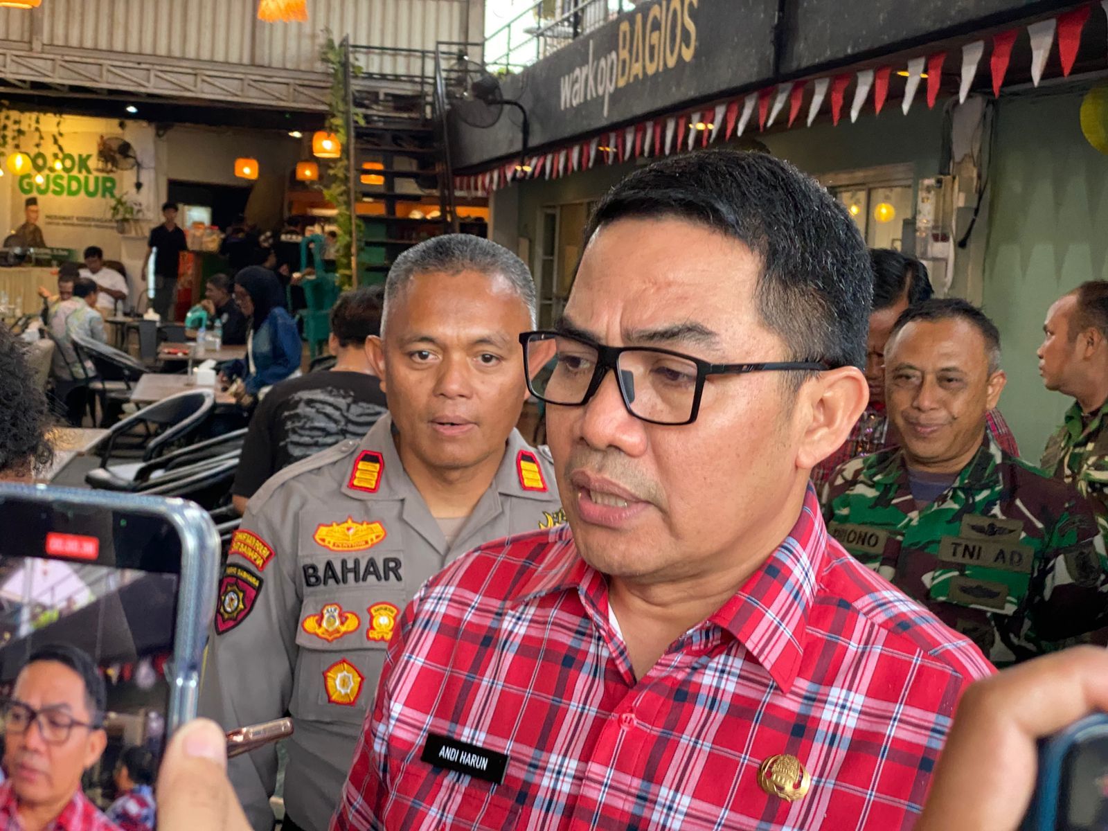 Wali Kota Samarinda, Andi Harun saat diwawancara awak media / Pojoknegeri.com
