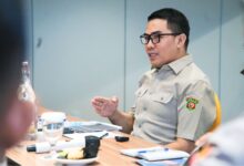 Wali Kota Samarinda Andi Harun saat memimpin rapat (Pojoknegeri.com)