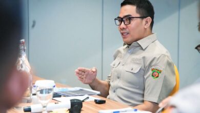 Wali Kota Samarinda Andi Harun saat memimpin rapat (Pojoknegeri.com)
