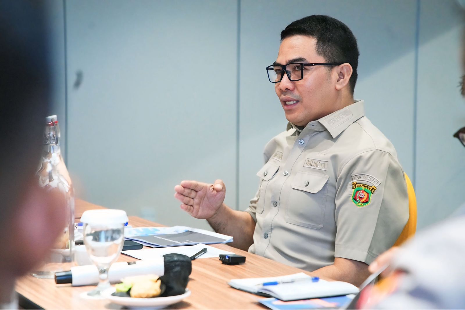 Wali Kota Samarinda Andi Harun saat memimpin rapat (Pojoknegeri.com)