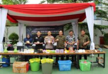 Pemusnahan barang bukti dari beberapa kasus kejahatan di Kejari Samarinda. (IST)