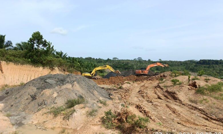 Aktivitas penambangan ilegal di wilayah Desa Jonggon Jaya, Kecamatan Loa Kulu