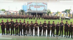 Apel gabungan yang diikuti seluruh jajaran pegawai di lingkungan Kejati Kalimantan Timur dan Kejaksaan Negeri Samarinda, Senin (5/1/2026). (IST)