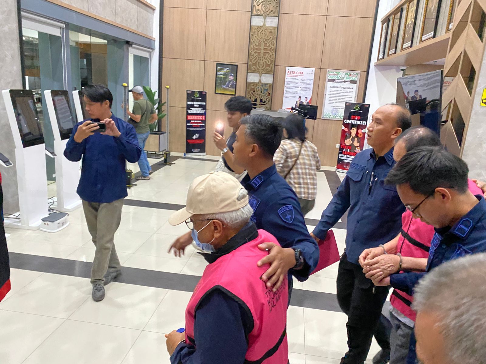 Dua tersangka baru kasus dugaan korupsi penambangan di lahan HPL Transmigrasi yang dieksekusi Kejati Kaltim