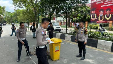 Polisi Lakukan Olah TKP di Lokasi kecelakaan di jalan juanda.
