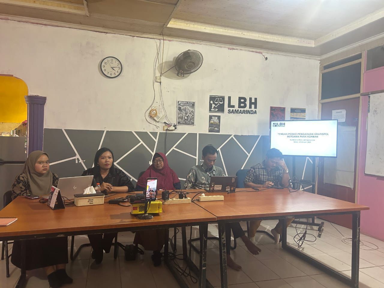 Konferensi pers di Kantor LBH Samarinda, yang dipimpin Juru Bicara sekaligus Pengacara Publik LBH Samarinda, Fadilah Rahmatan Al Kahfi, S.H, Senin (2/2/2026). (IST)