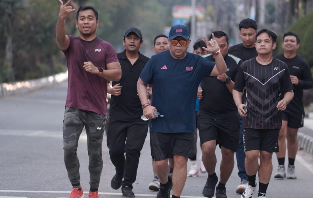 Sekretaris Jenderal (Sekjen) Dewan Pimpinan Pusat (DPP) PDI Perjuangan, Hasto Kristiyanto jogging di Samarinda