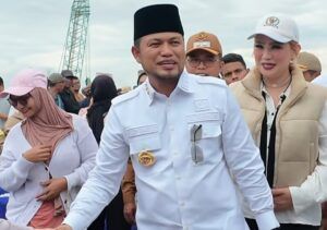Gubernur Kalimantan Timur (Kaltim), Rudy Mas'ud meresmikan Jembatan Nibung