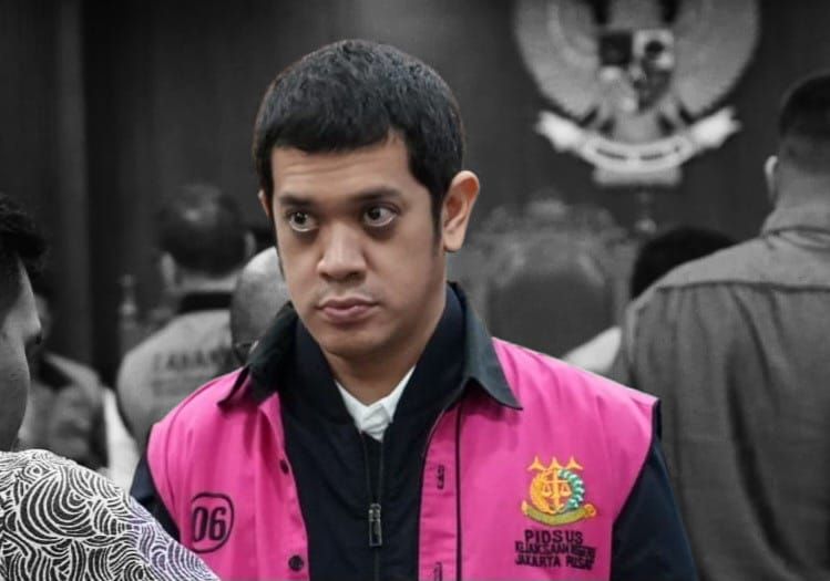 Anak pengusaha minyak Riza Chalid, Muhammad Kerry Adrianto Riza, dijatuhi hukuman 15 tahun penjara