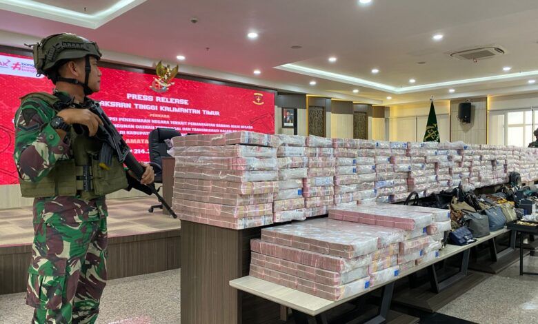Barang bukti berupa uang tunai ratusan miliar, surat kendaraan mobil, tad mewah hingga ratusan ratusan ribu dolar mata uang asing berbagai negara