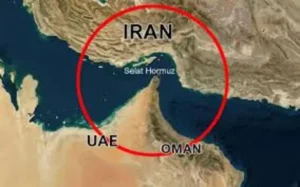 Selat Hormuz merupakan jalur vital yang dilalui sekitar 20 persen pasokan minyak dunia.
