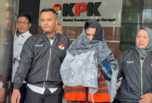 Komisi Pemberantasan Korupsi (KPK) menetapkan Bupati Pekalongan Fadia Arafiq (FAR) sebagai tersangka