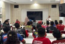 Mediasi di ruang rapat Disnaker Samarinda, dihadiri Kadinkes Samarinda, dirut rs moeis, dan puluhan relawan ambulans Samarinda. (IST)