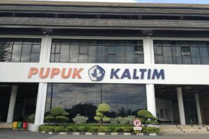 Sekretaris Perusahaan (Sekper), Anggono Wijaya