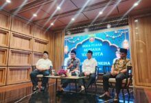 Wali Kota Samarinda, Andi Harun dalam acara buka puasa bersama dengan media