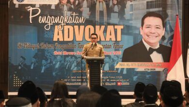 Wali Kota Samarinda, Andi Harun menghadiri kegiatan Pengangkatan dan Pembekalan Calon Advokat Angkatan 2025/2026