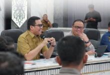 Wali Kota Samarinda, Andi Harun mengikuti Rapat Koordinasi Lintas Sektoral Bersama Kapolda Kalimantan Timur Melalui Sarana Vicon Dalam Rangka Kesiapan Pengamanan Idul Fitri