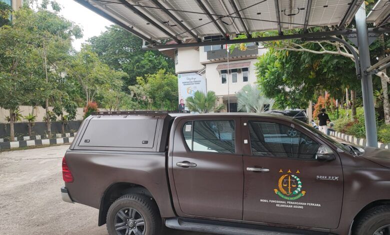 Kejaksaan Tinggi Kalimantan Timur (Kejati Kaltim) menggeledah kantor Dinas Energi dan Sumber Daya Mineral (ESDM) Kaltim