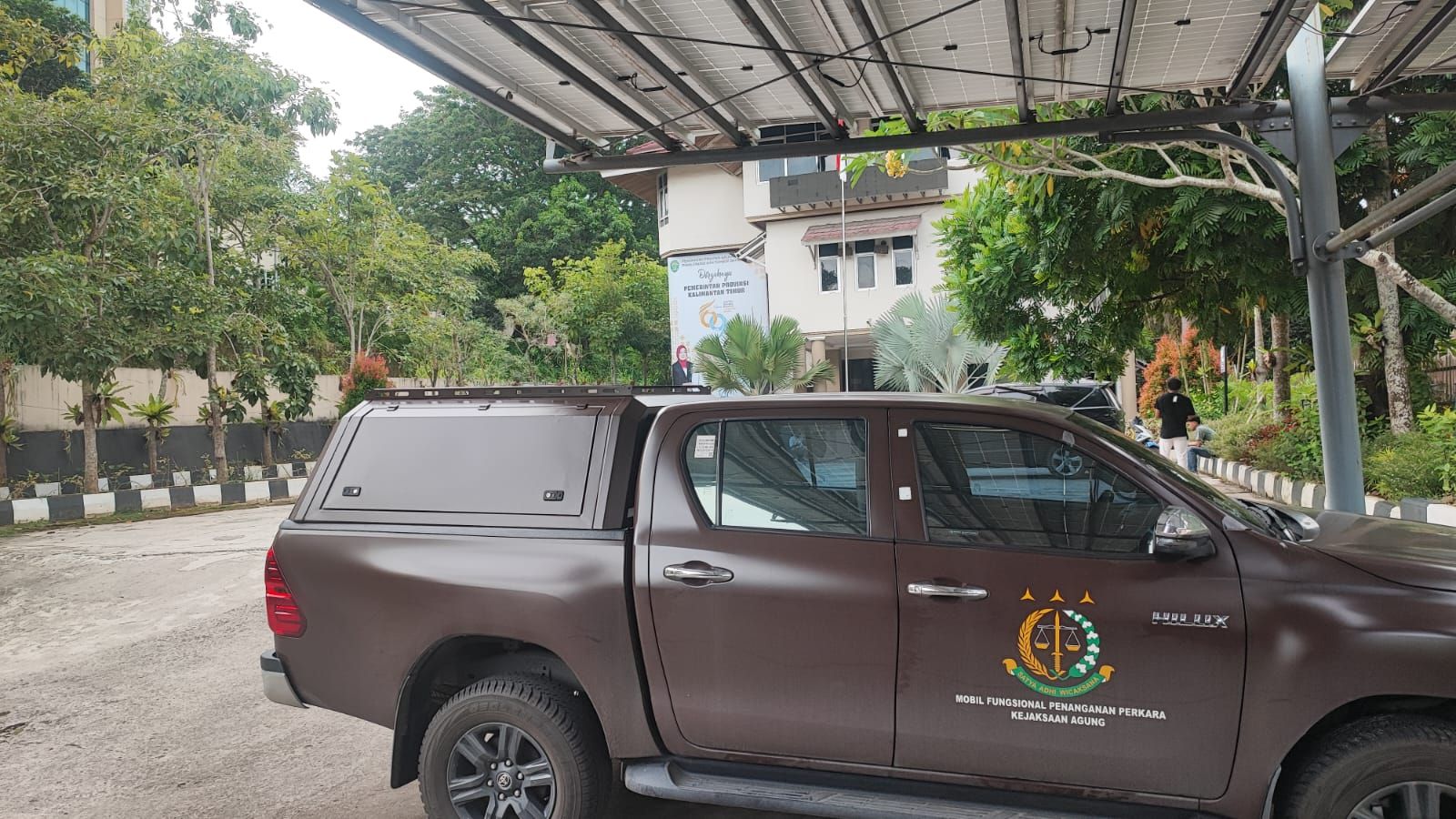 Kejaksaan Tinggi Kalimantan Timur (Kejati Kaltim) menggeledah kantor Dinas Energi dan Sumber Daya Mineral (ESDM) Kaltim