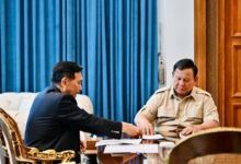 Presiden Prabowo Subianto menerima Ketua Dewan Ekonomi Nasional Luhut Binsar Pandjaitan di Istana Merdeka