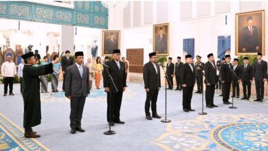 Prabowo Subianto kembali melakukan perombakan kabinet atau reshuffle dengan melantik enam pejabat negara pada Senin (27/4/2026).