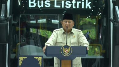 Presiden Prabowo Subianto resmi membuka fasilitas perakitan kendaraan komersial listrik milik PT VKTR Sakti Industries