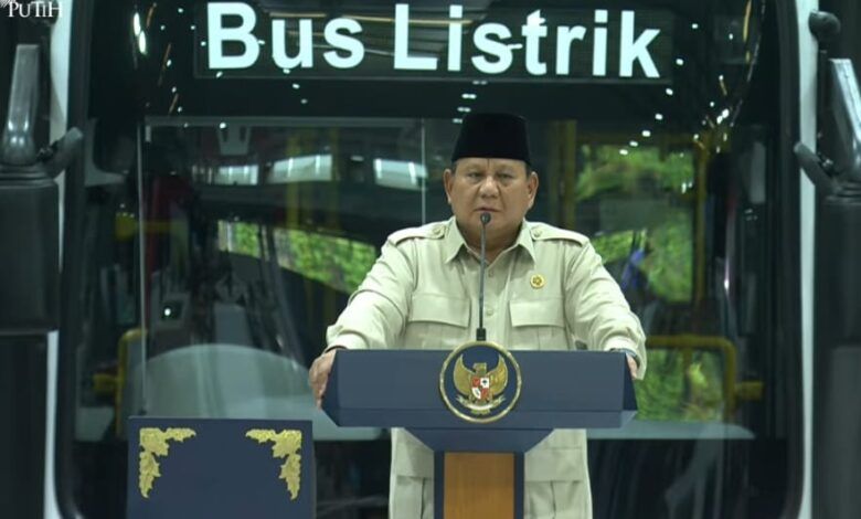 Presiden Prabowo Subianto resmi membuka fasilitas perakitan kendaraan komersial listrik milik PT VKTR Sakti Industries