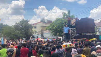 Suasana unjuk rasa yang digelar ribuan massa dari Aliansi Perjuangan Masyarakat Kaltim di depan kantor DPRD Kaltim. (IST)