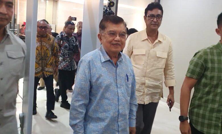 Wakil Presiden RI ke-10 dan ke-12, Jusuf Kalla (JK), mendatangi Gedung Bareskrim Polri