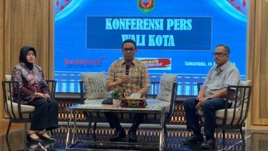 Wali Kota Samarinda, Andi Harun dalam kegiatan konferensi pers menyampaikan hasil evaluasi dan tindak lanjut sewaan mobil dinas
