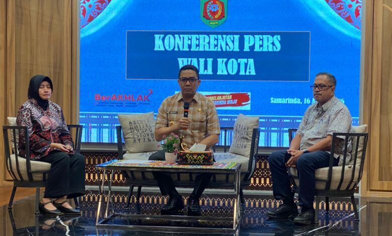 Wali Kota Samarinda, Andi Harun dalam kegiatan konferensi pers menyampaikan hasil evaluasi dan tindak lanjut sewaan mobil dinas