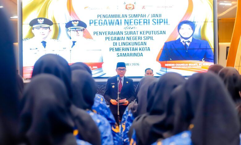 Pengambilan Sumpah Janji Pegawai Negeri Sipil (PNS) Tahun 2026 dan Penyerahan Surat Keputusan Pengangkatan PNS di lingkungan Pemkot Samarinda.