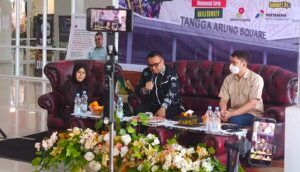 Bupati Kukar Aulia Rahman Basri hadir sebagai narasumber diskusi publik