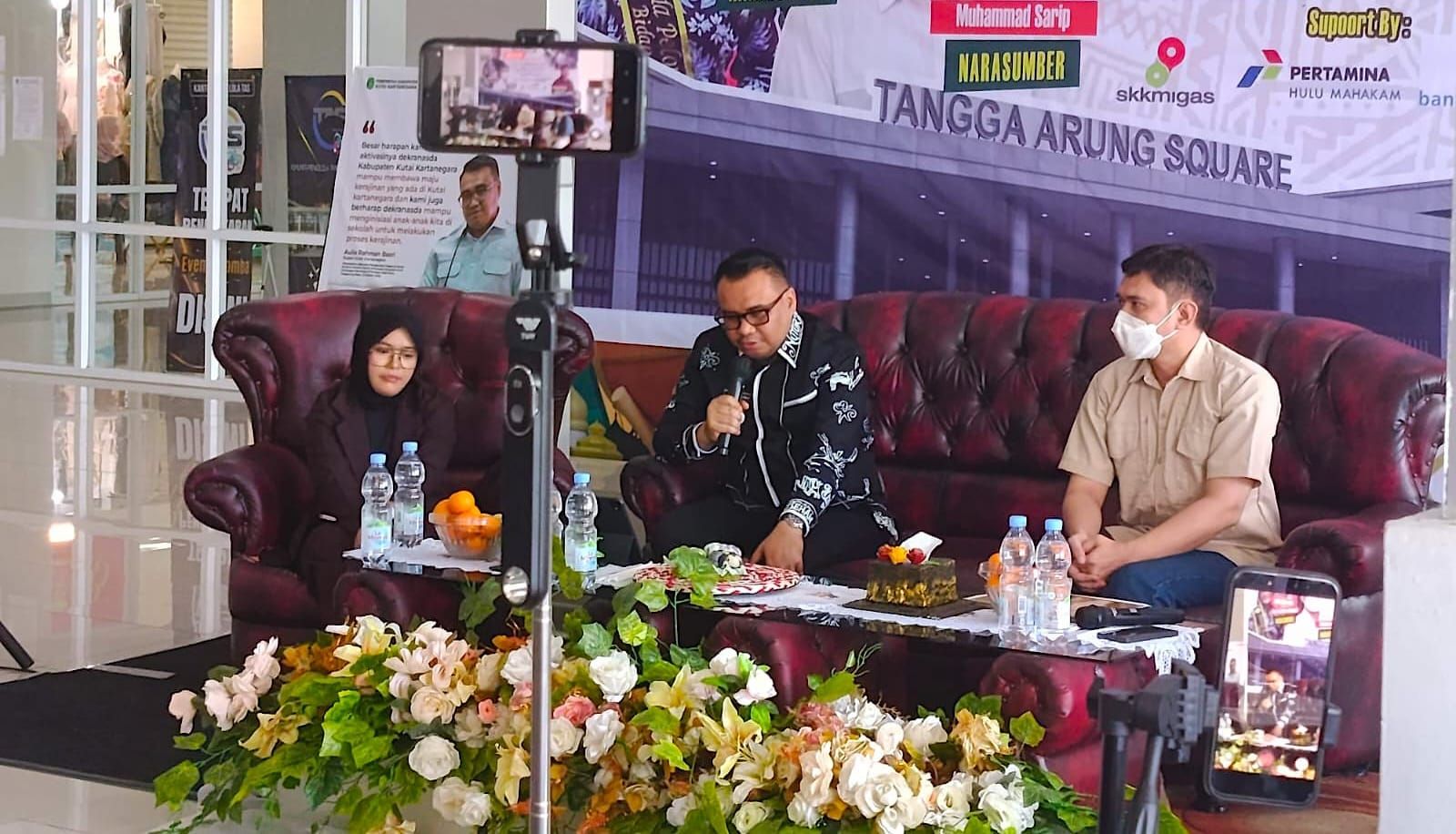 Bupati Kukar Aulia Rahman Basri hadir sebagai narasumber diskusi publik