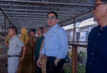 Wali Kota Samarinda, Andi  Harun saat melakukan tinjauan di Pasar Segiri Samarinda