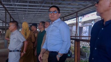 Wali Kota Samarinda, Andi  Harun saat melakukan tinjauan di Pasar Segiri Samarinda