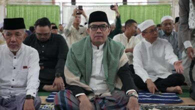 Wali Kota Samarinda, Andi Harun melaksanakan Salat Iduladha 1447 Hijriah dan menyerahkan hewan kurban di Masjid Istiqlal Loa Bakung Samarinda