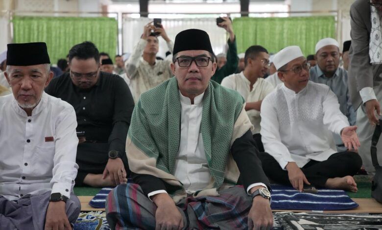 Wali Kota Samarinda, Andi Harun melaksanakan Salat Iduladha 1447 Hijriah dan menyerahkan hewan kurban di Masjid Istiqlal Loa Bakung Samarinda