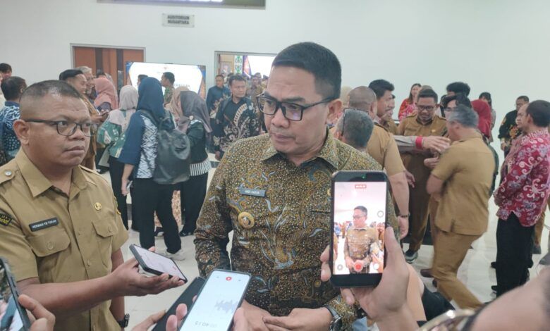 – Wali Kota Samarinda Andi Harun