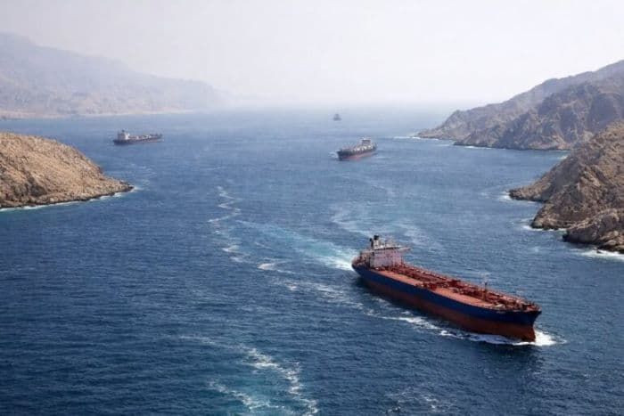 Iran Izinkan Kapal China Melintasi Selat Hormuz