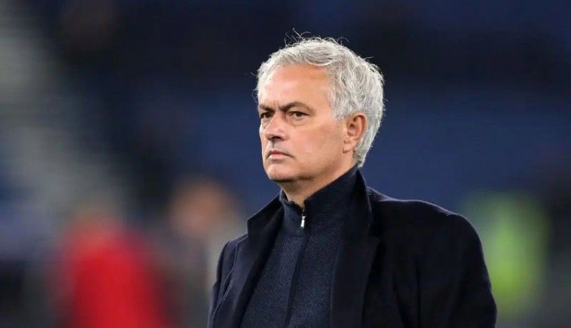 Jose Mourinho membantah rumor akan kembali melatih Real Madrid