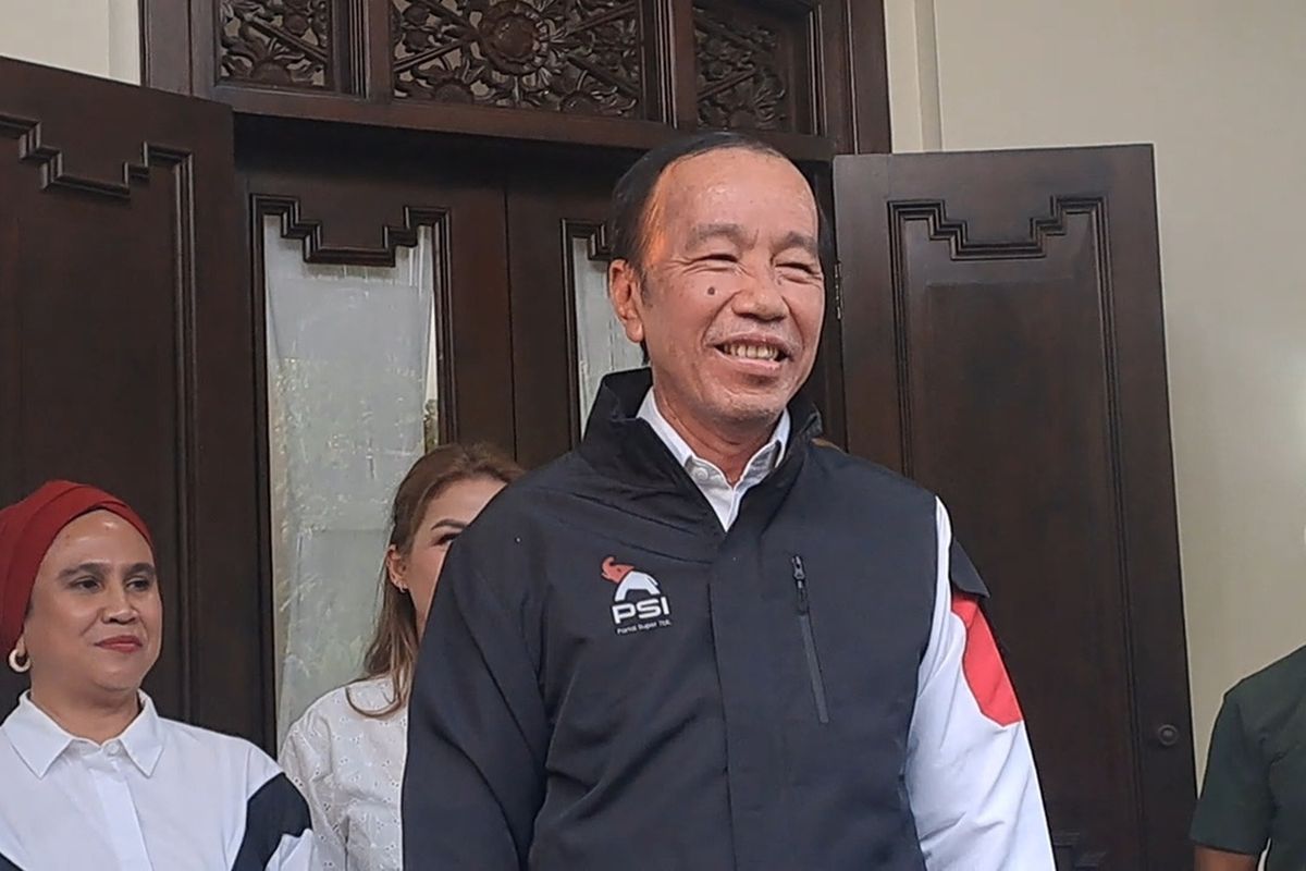 Presiden ke-7 RI, Joko Widodo (Jokowi) akan segera mengenakan jaket Partai Solidaritas Indonesia sebagai Ketua Dewan Pembina.