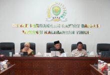 Rapat antara Tim Anggaran Pemerintah Daerah (TAPD) dan Badan Anggaran (Banggar) DPRD Kaltim pada Senin (22/6/2026).